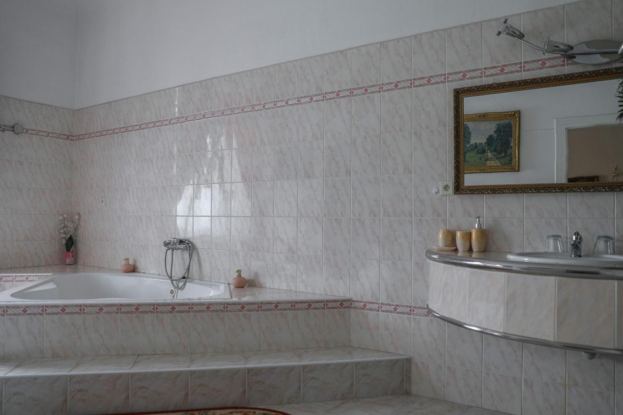 Appartamento Zamek Usobi Esterno foto