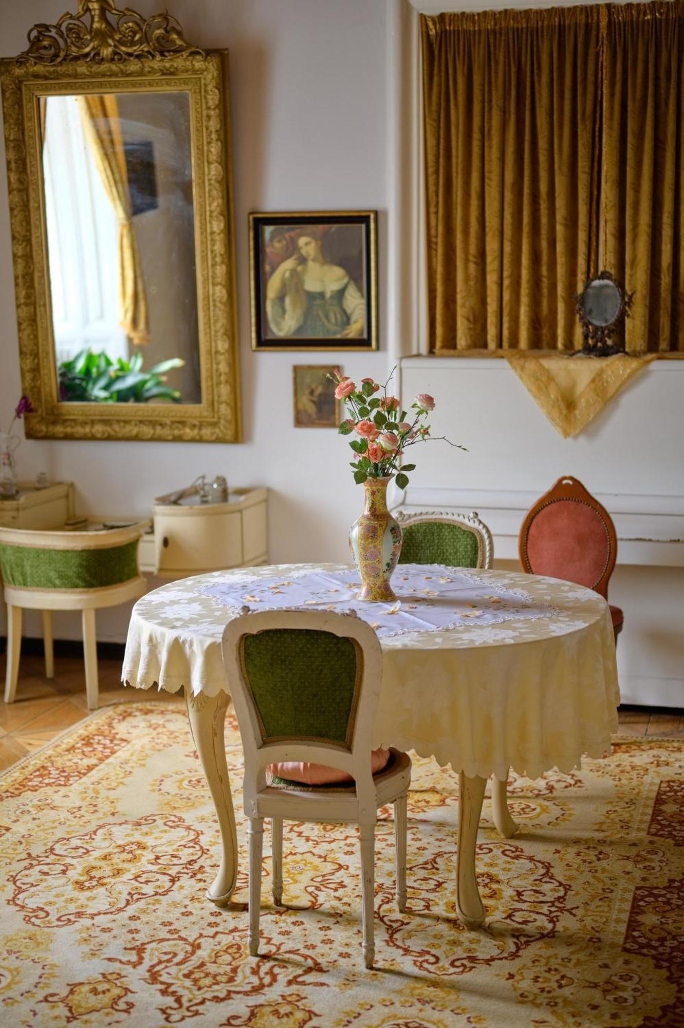 Appartamento Zamek Usobi Esterno foto
